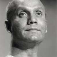 Einarmig stemmte  Sri  Chinmoy viele Menschen